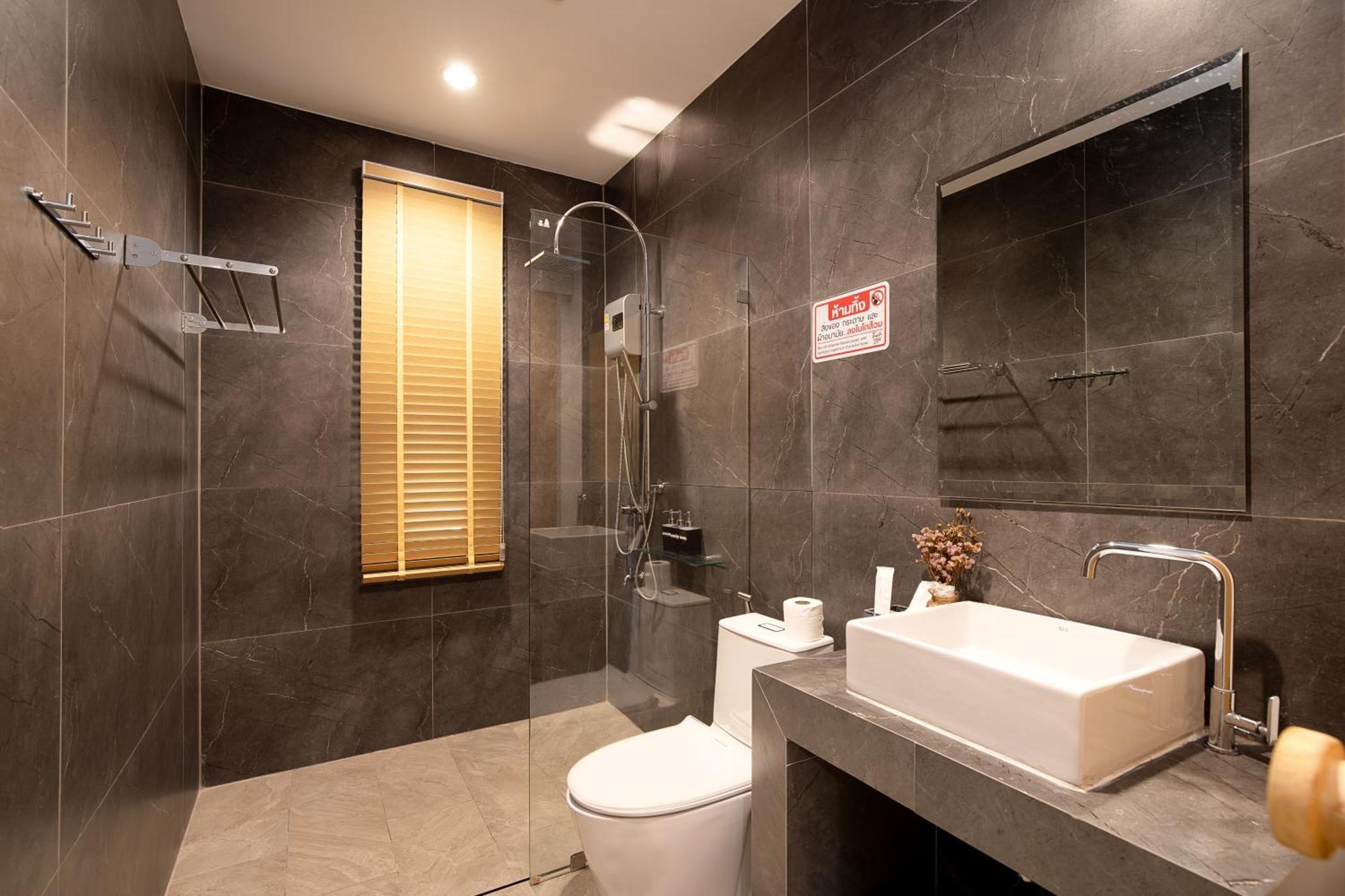 The Modeva Hotel Kanchanaburi by Rom bilde